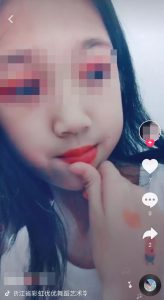 9岁女孩浓妆艳抹扭来扭去,10岁女孩加30多个群做“生意”,妈妈慌了-武穆逸仙