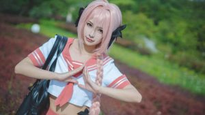 cosplay:这身制服可能深深印在了校园的回忆里~-武穆逸仙