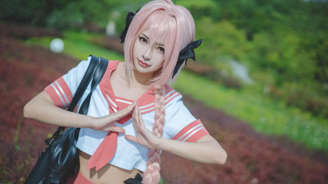 cosplay:这身制服可能深深印在了校园的回忆里~