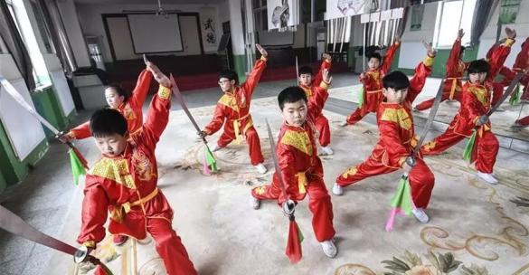 禁止幼儿园教拼音，减负正在变成笑话