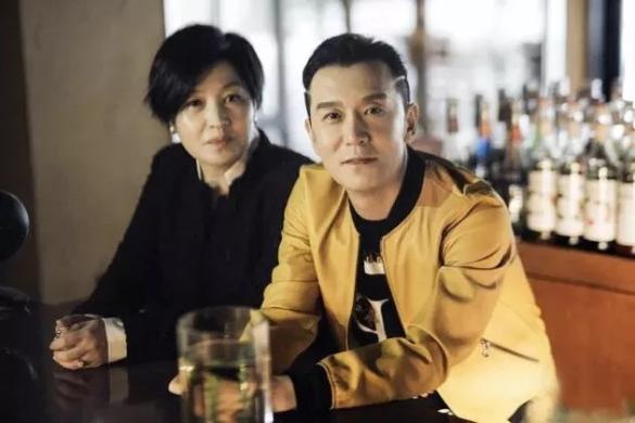 李咏女儿沉默的第 5 天,微商发了 1000 条朋友圈 李咏女儿沉默的第 5 天,微商发了 1000 条朋友圈