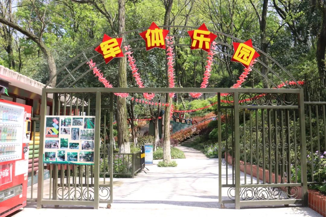 杜鹃花开，映山红！